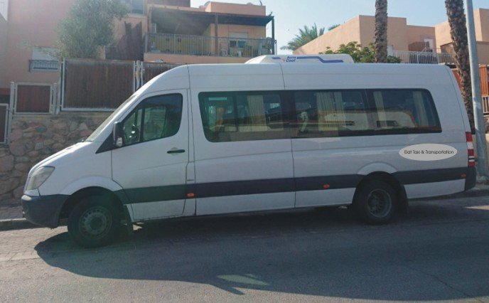 מיניבוס של אילת טקסי